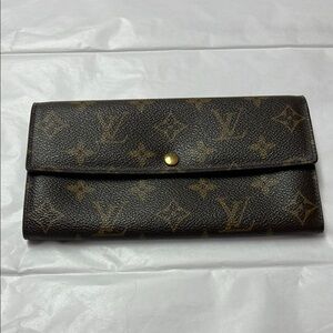 Louis Vuitton monogram sara long wallet.